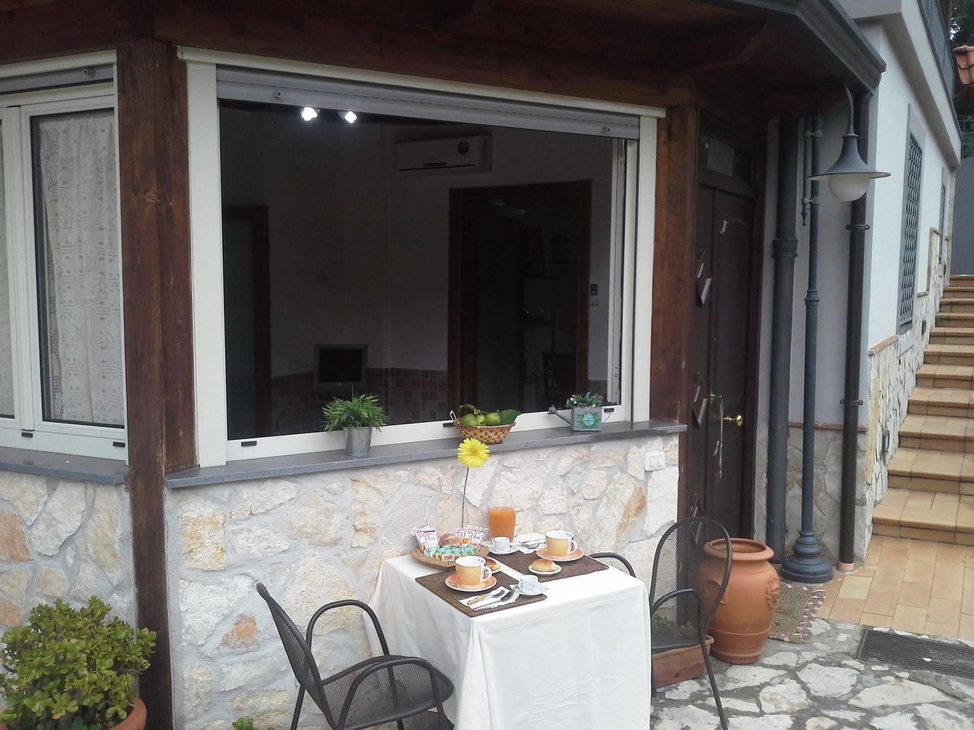 I Giardini Di Capodimonte 2 Bed & Breakfast Napoli Eksteriør bilde