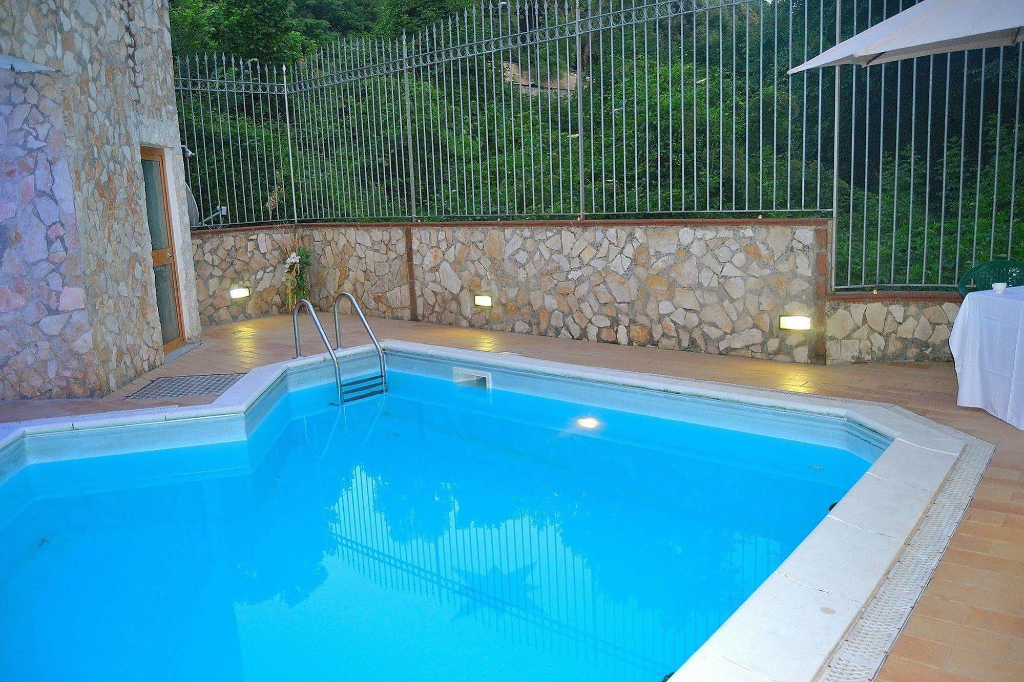 I Giardini Di Capodimonte 2 Bed & Breakfast Napoli Eksteriør bilde